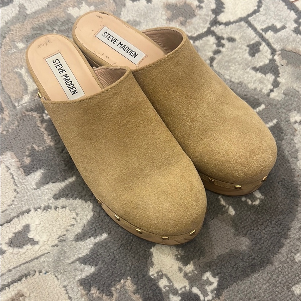 Steve Madden Tan Suede Mules with Wooden Sole